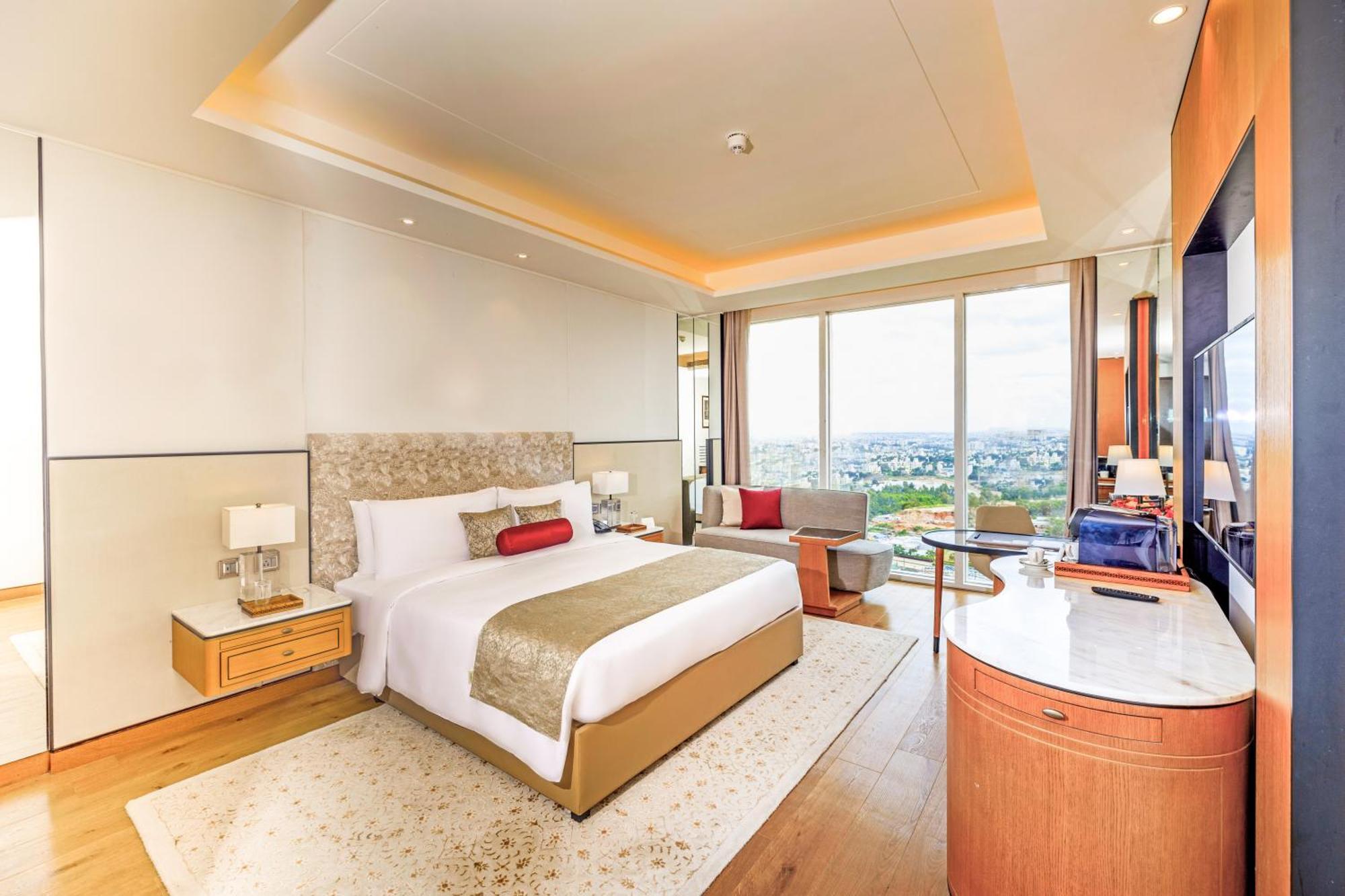 The Leela Bhartiya City Bengaluru Exterior foto
